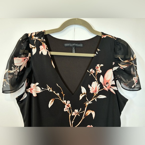White House Black Market Black Floral Short Sleeve V-neck Top Size Medium - Picture 2 of 6